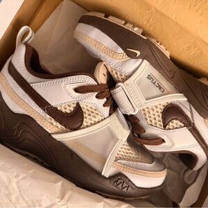 Nike x Travis Scott Zoom Field Jaxx Size 5.5 Women’s
